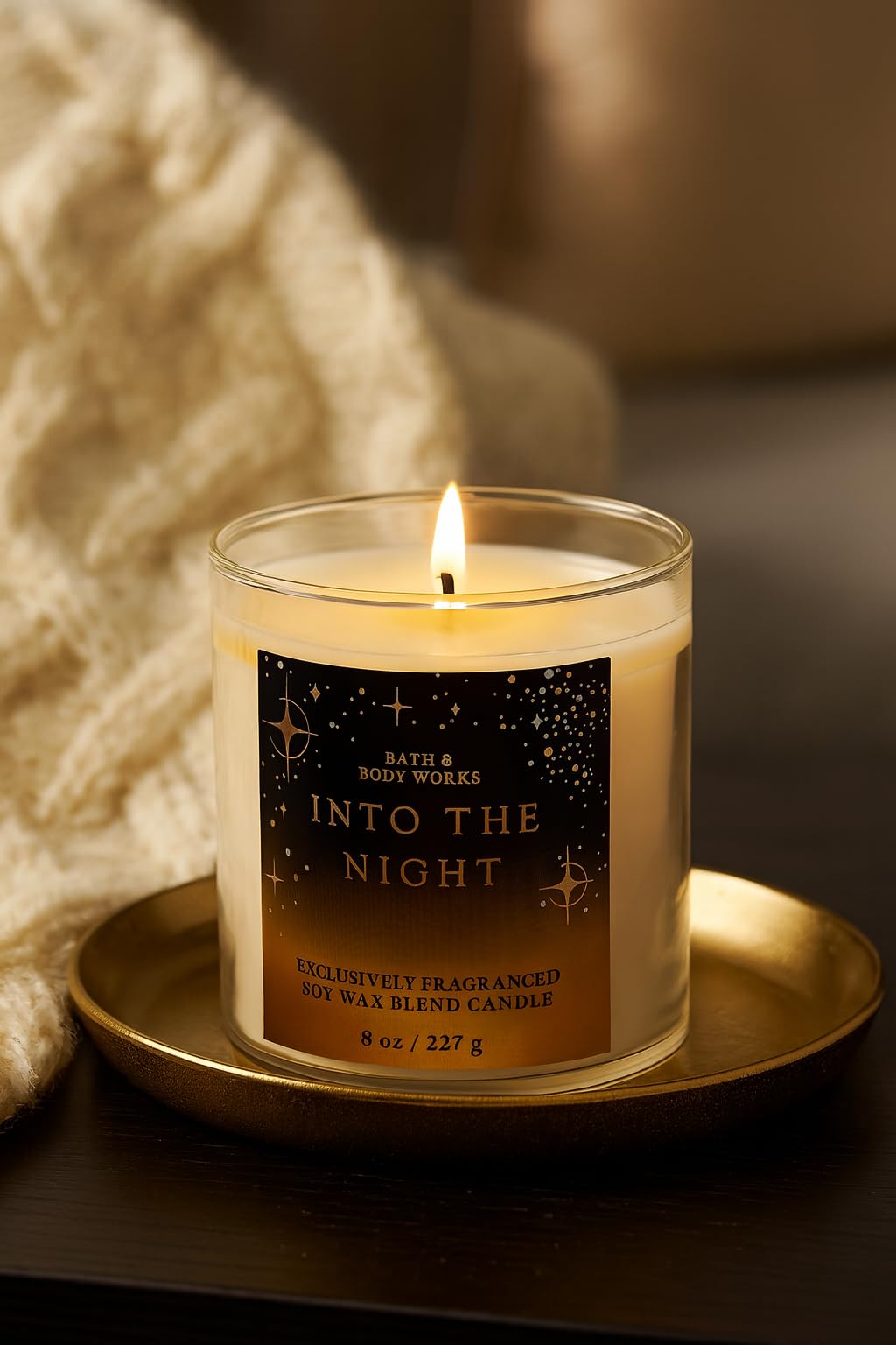 Bougie Bath & Body Works Into the Night, rose-patchouli-moka, parfaite pour une atmosphère sensuelle et réconfortante.