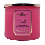 Bougie Bath & Body Works White Barn 3-Wick, flamme claire et parfum riche.