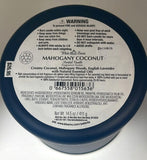 Étiquette variée sur la bougie White Barn mahogany-coconut, parfum subtil et enveloppant.