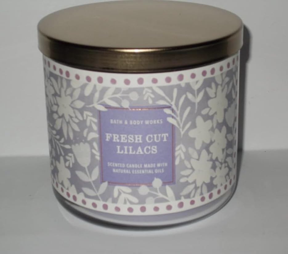 Bath & Body Works White Barn, flamme triple pour ambiance chaleureuse et relaxation apaisante.