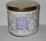 Bath & Body Works White Barn, flamme triple pour ambiance chaleureuse et relaxation apaisante.