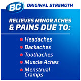 BC Powder Original – prise avec eau pour soulager rapidement les maux du quotidien.