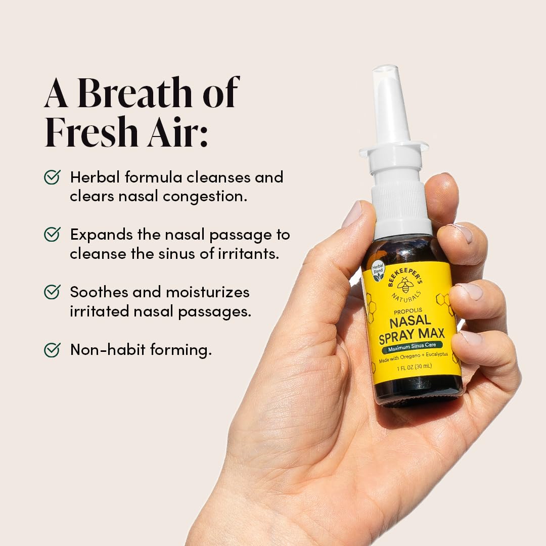 Beekeeper's Naturals Propolis Nasal Rinse Max, gouttelettes visibles – dégagement potentiel des voies nasales.