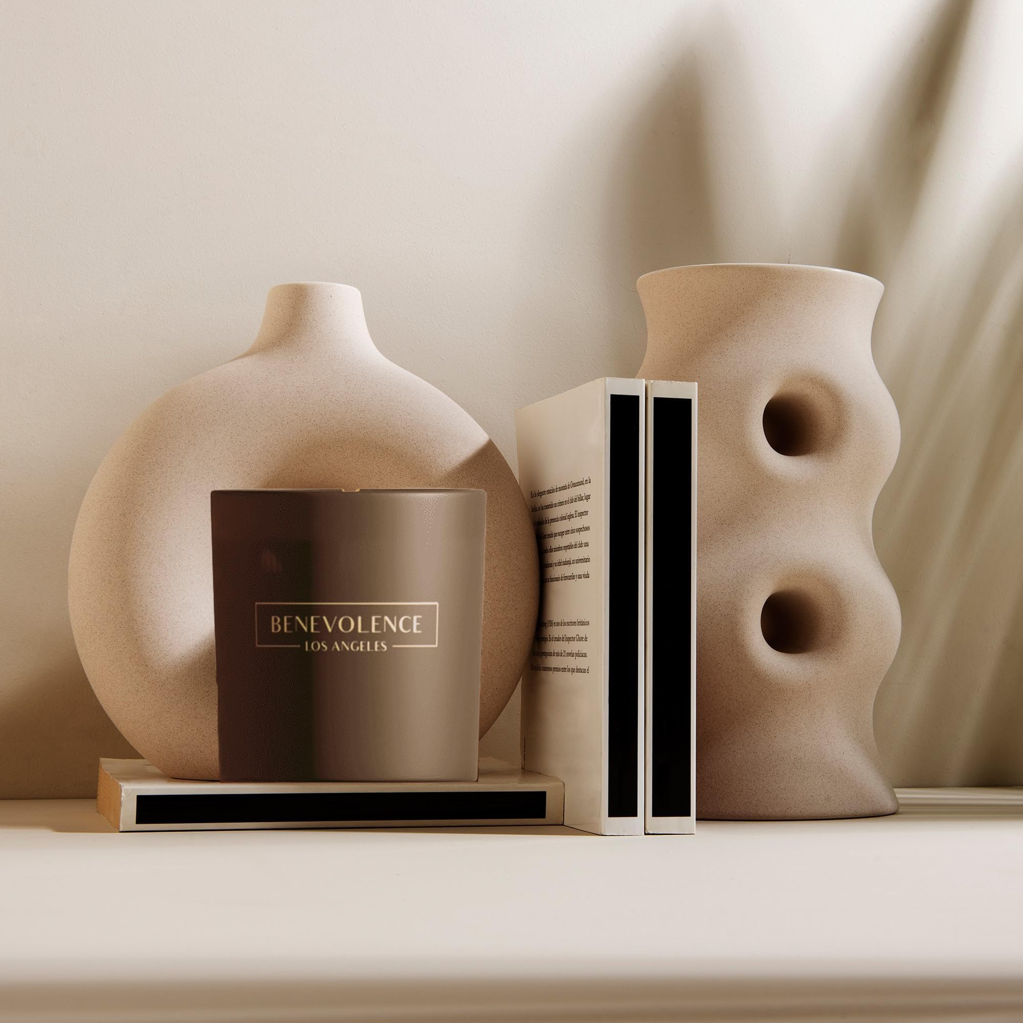 Bougie Benevolence LA ambiance hivernale, parfum réconfortant pour les soirées au chaud.