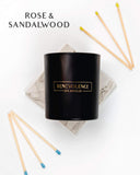 Bougie Benevolence LA noir design, apportant une touche d'élégance à votre intérieur.