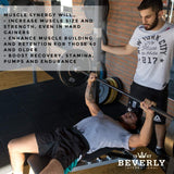 Femme athlétique utilise Muscle Synergy pour soutenir les entraînements.
