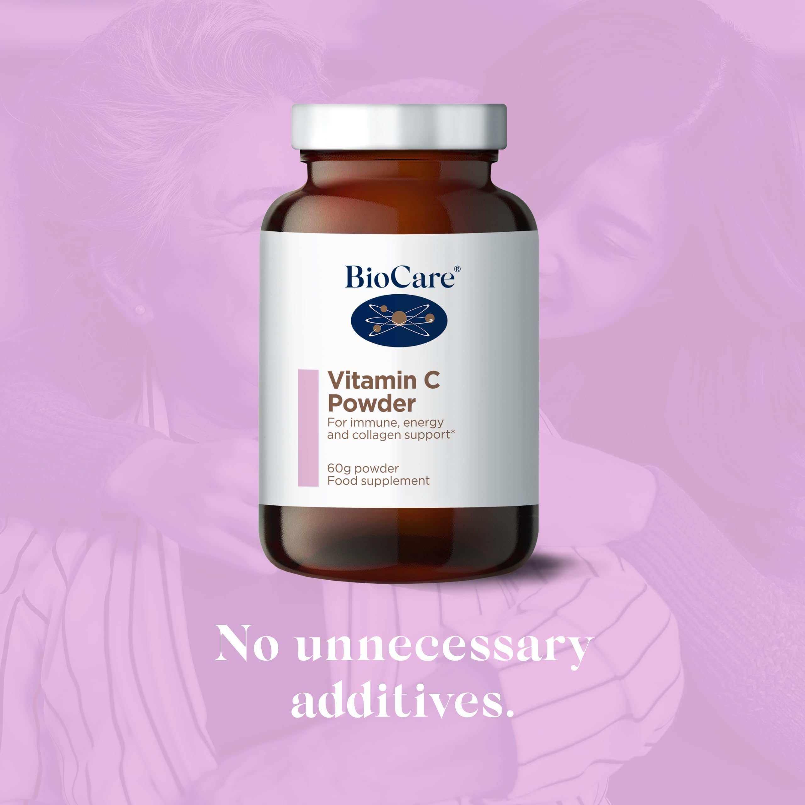 BIOCARE Vitamine C en poudre : texture fine prête à se dissoudre dans une boisson.