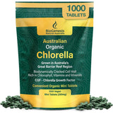Biogenesis Chlorella mini-tablettes dans la boîte, emballage clair prêt à emporter.