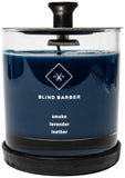 Bougie Blind Barber Tompkins dans le bocal Barbicide, ambiance masculine et durable.
