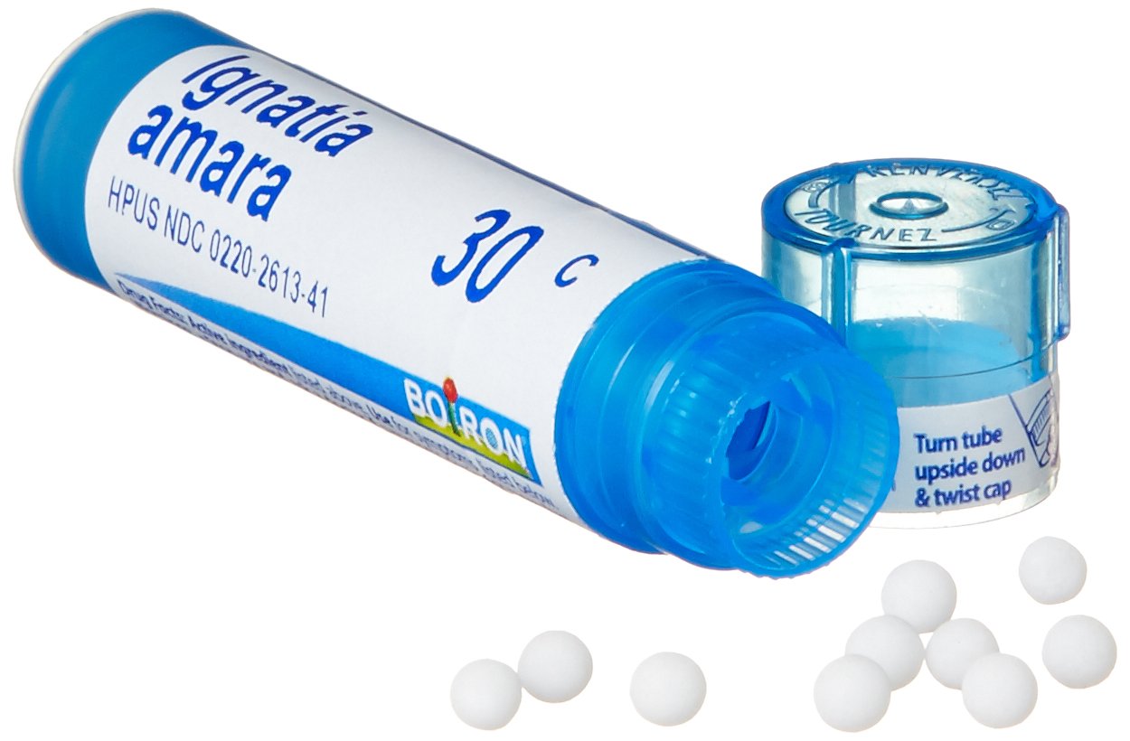 Boiron Ignatia Amara 30C, étui: transport pratique pour moments stressants en déplacement.