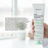 Brossage quotidien avec le dentifrice Boka, texture douce et fraîche