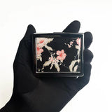 Boîte pilules rectangulaire BOKAAW avec miroir intérieur, idéale au quotidien.