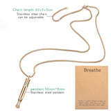 Pendentif hypoallergénique en acier inoxydable, douceur sur la peau.