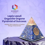 Détail lapis-lazuli sur l'Orgone Pyramide, éclat naturel et énergie