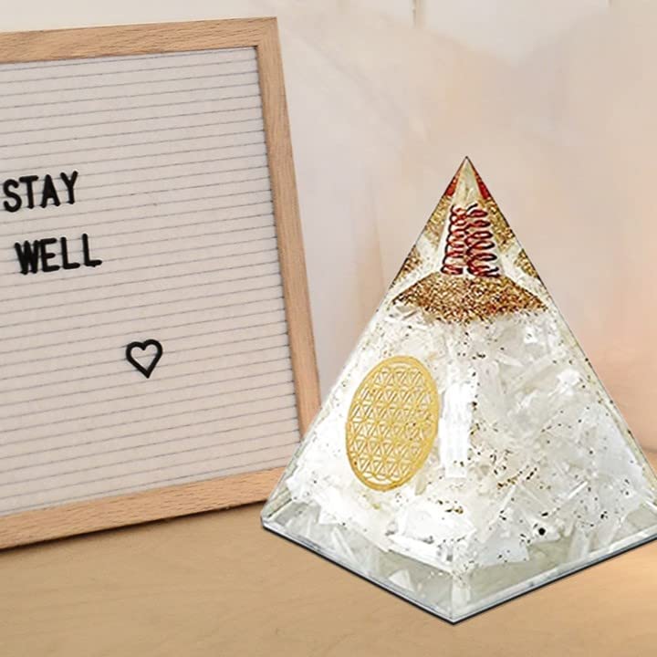 Pyramide orgonite sélénite Bombay Crystals Export méditation énergie équilibrante
