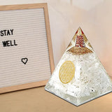 Pyramide orgonite sélénite Bombay Crystals Export méditation énergie équilibrante