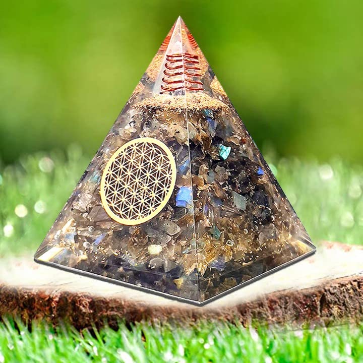 Pyramide orgonite Bombay Crystals Export, Fleur de Vie et labradorite, décor élégant pour votre chambre.