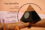 Bombay Crystals Export pyramide orgone: cristal et cuivre pour décor et focalisation.