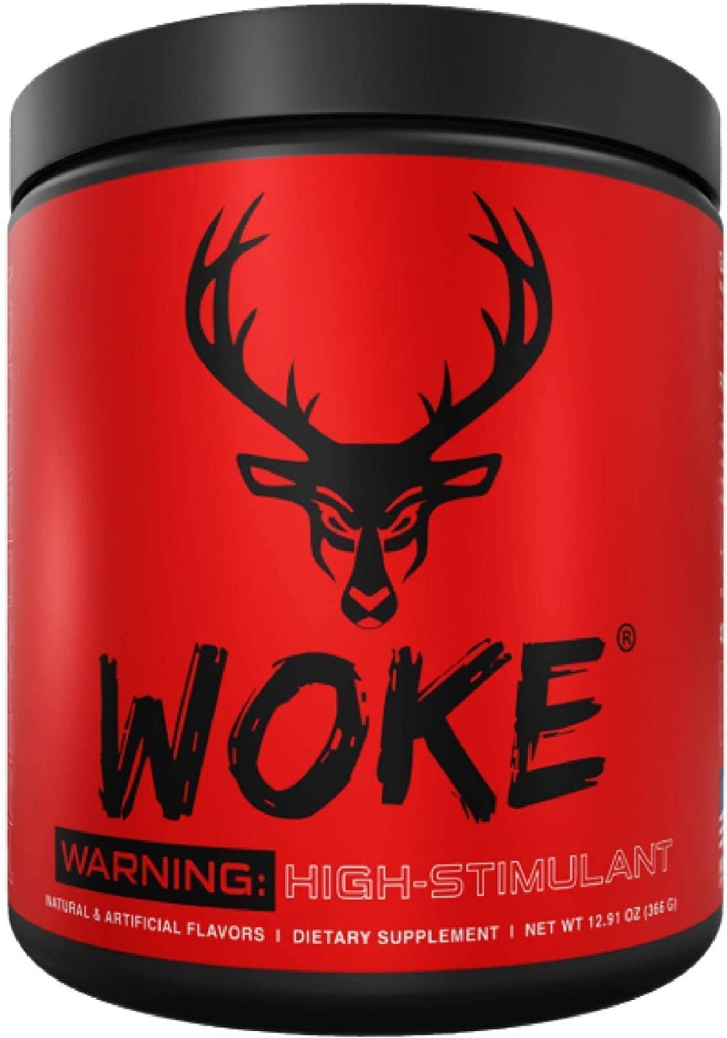 Bucked Up Woke – bouteille en cours de versement, énergie prête pour l’entraînement.