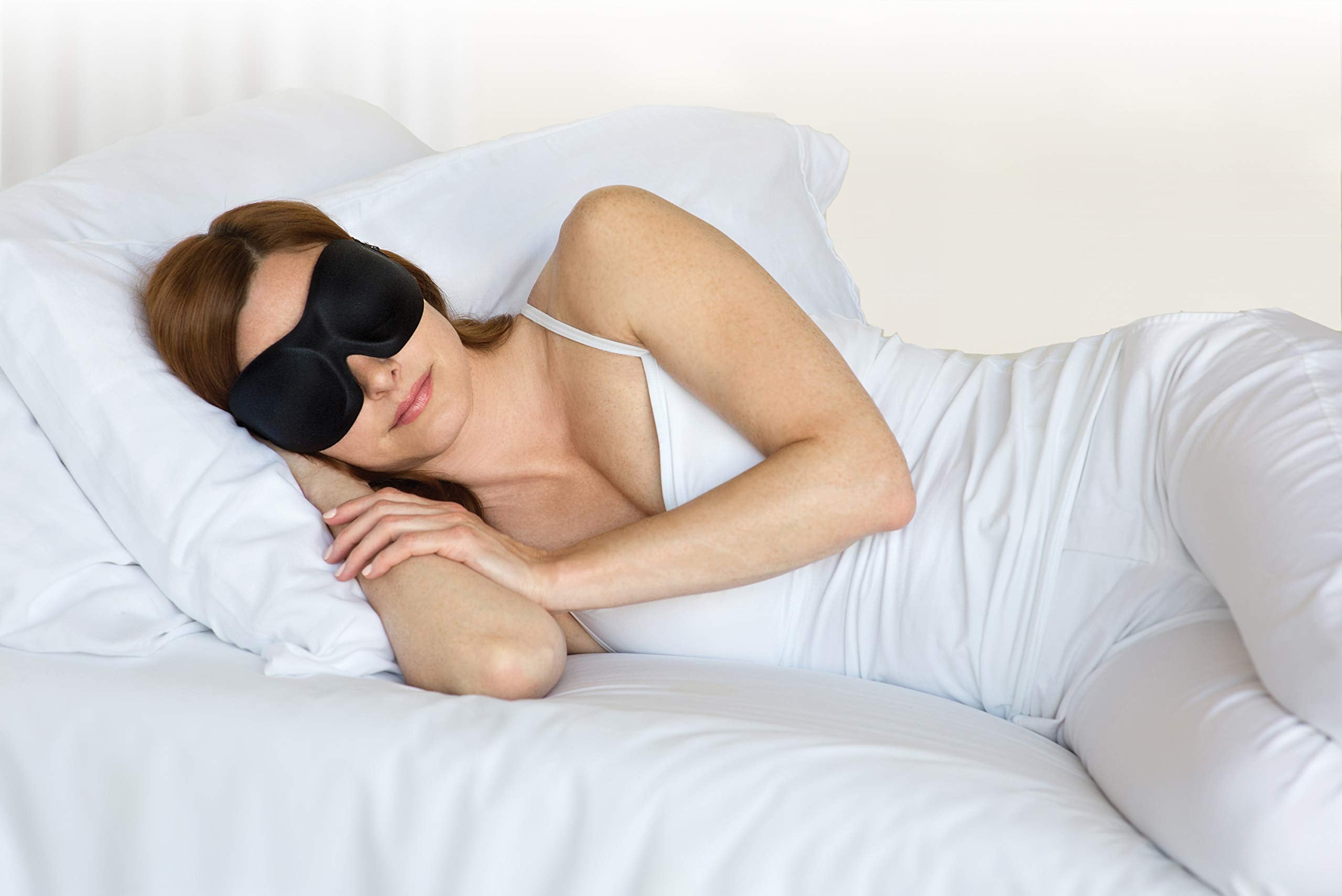 Blocage total de lumière avec le masque Bucky, idéal en voyage.
