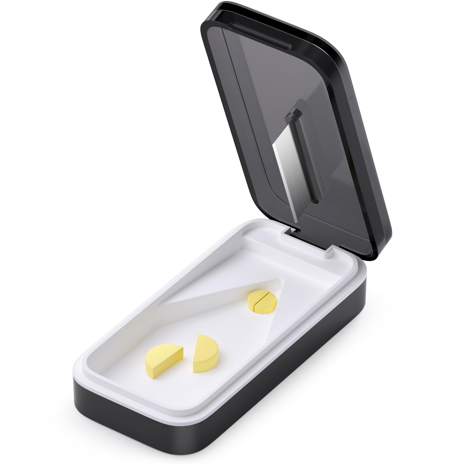 BUG HULL tranche-pilules avec coussin silicone amovible, coupe propre et stable.