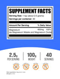 BulkSupplements Magnesium Malate, poudre versée dans un verre d'eau pour une consommation simple