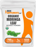BulkSupplements Moringa Extrait Poudre biologique, texture fine prête pour smoothies.