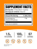 BulkSupplements TMG Poudre cuillère-doseuse près du sachet.