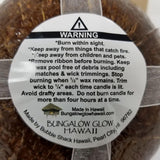Bougie Bungalow Glow Pikake Lei Coco, cire végétale naturelle pour ambiance chaleureuse.