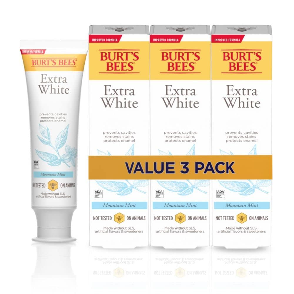 Dentifrice Burt's Bees Extra White à la menthe des montagnes dans sa bouteille pour une fraîcheur durable.