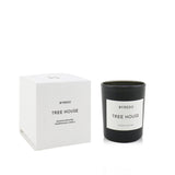 Bougie Byredo Maison-Arbre, flamme stable pour diffusion agréable dans la pièce.