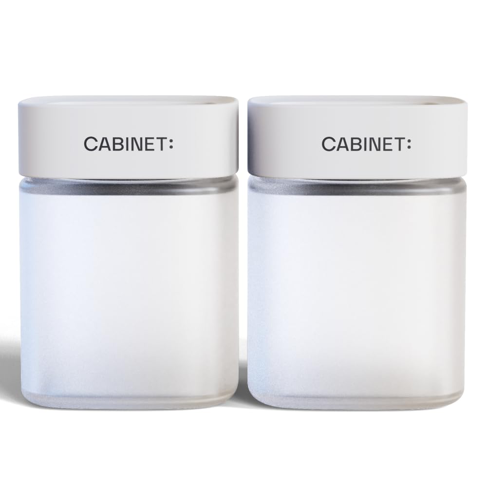 Cabinet: bouteilles vides grandes avec capuchons RX blancs pour ranger médicaments.