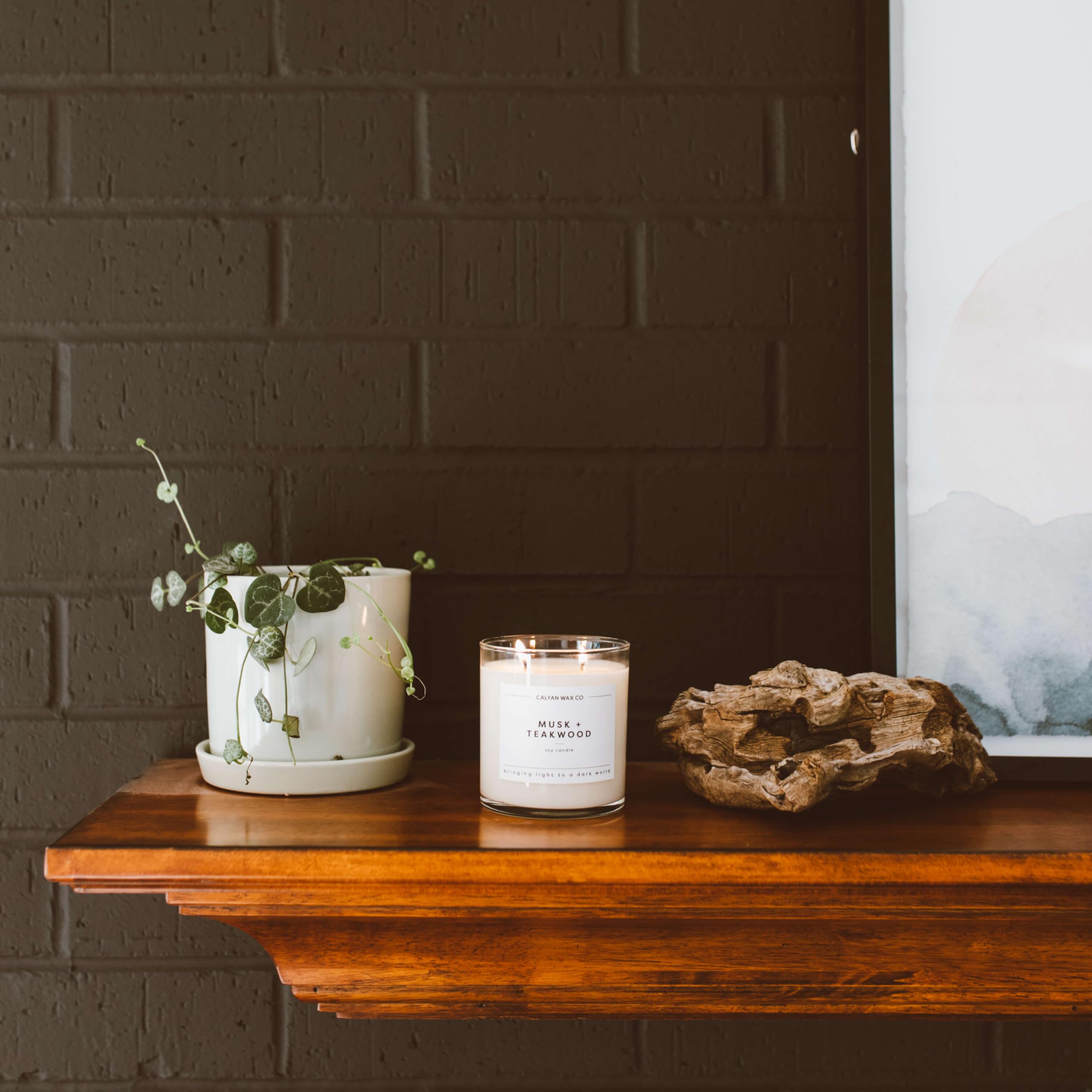 Calyan Musk Teakwood arôme chaleureux pour créer une ambiance accueillante.