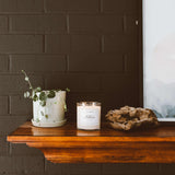 Calyan Musk Teakwood arôme chaleureux pour créer une ambiance accueillante.