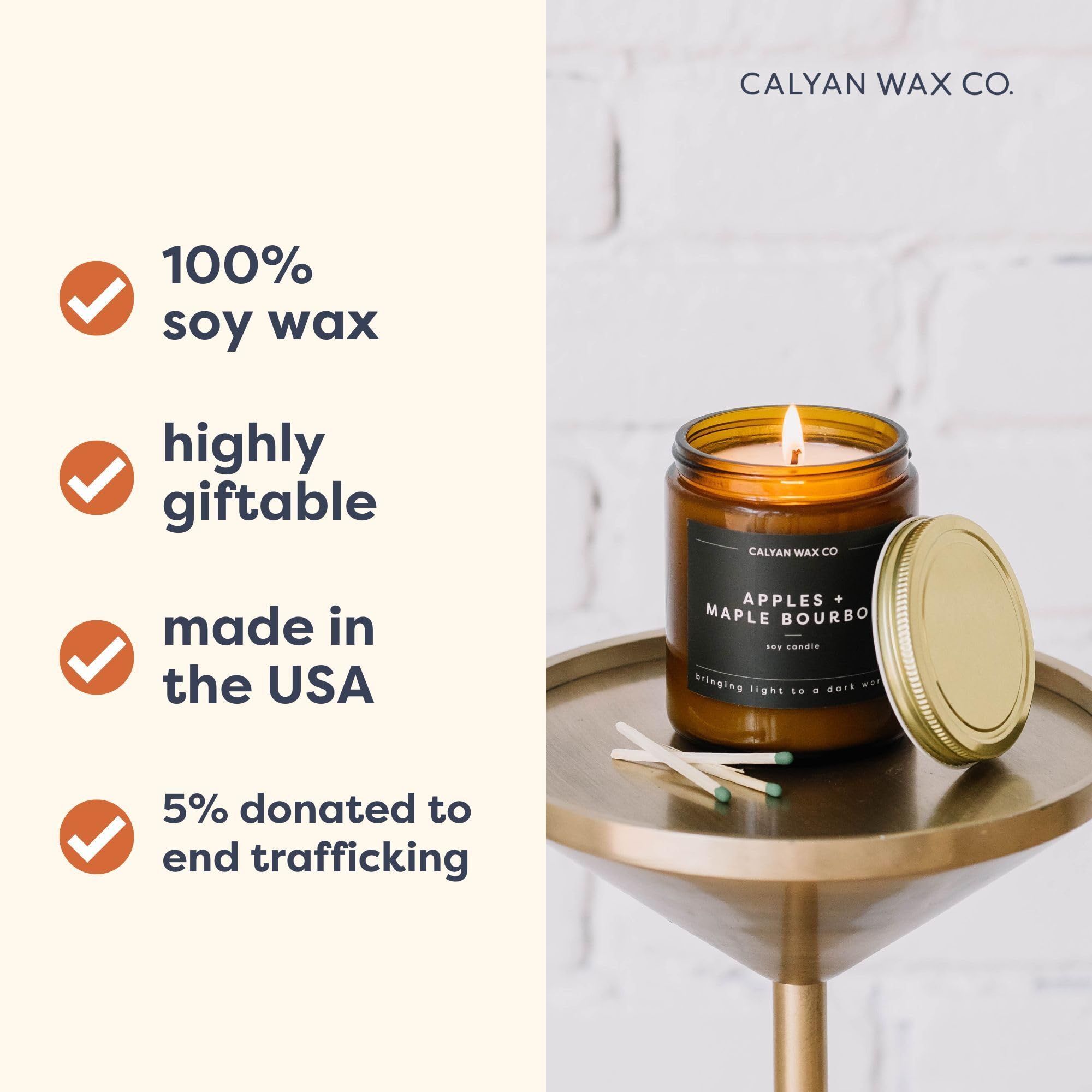Calyan Wax Co. Bougie dans salon, ambiance chaleureuse et élégante.