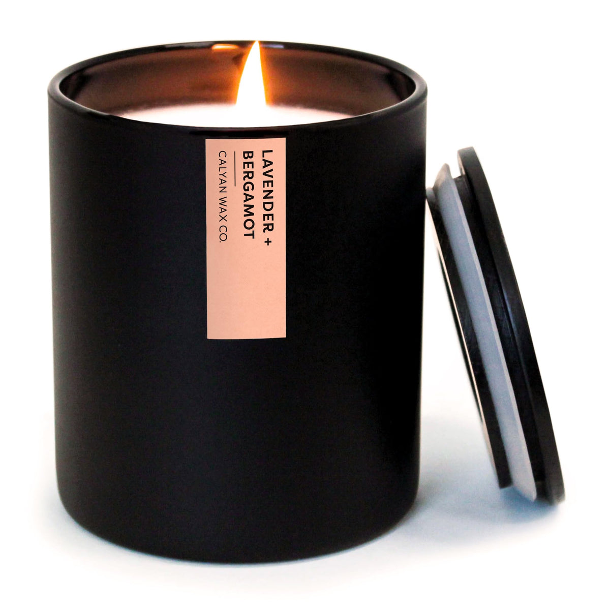 Bougie Calyan Wax Co. Lavande et Bergamote, verre noir, ambiance apaisante durable.