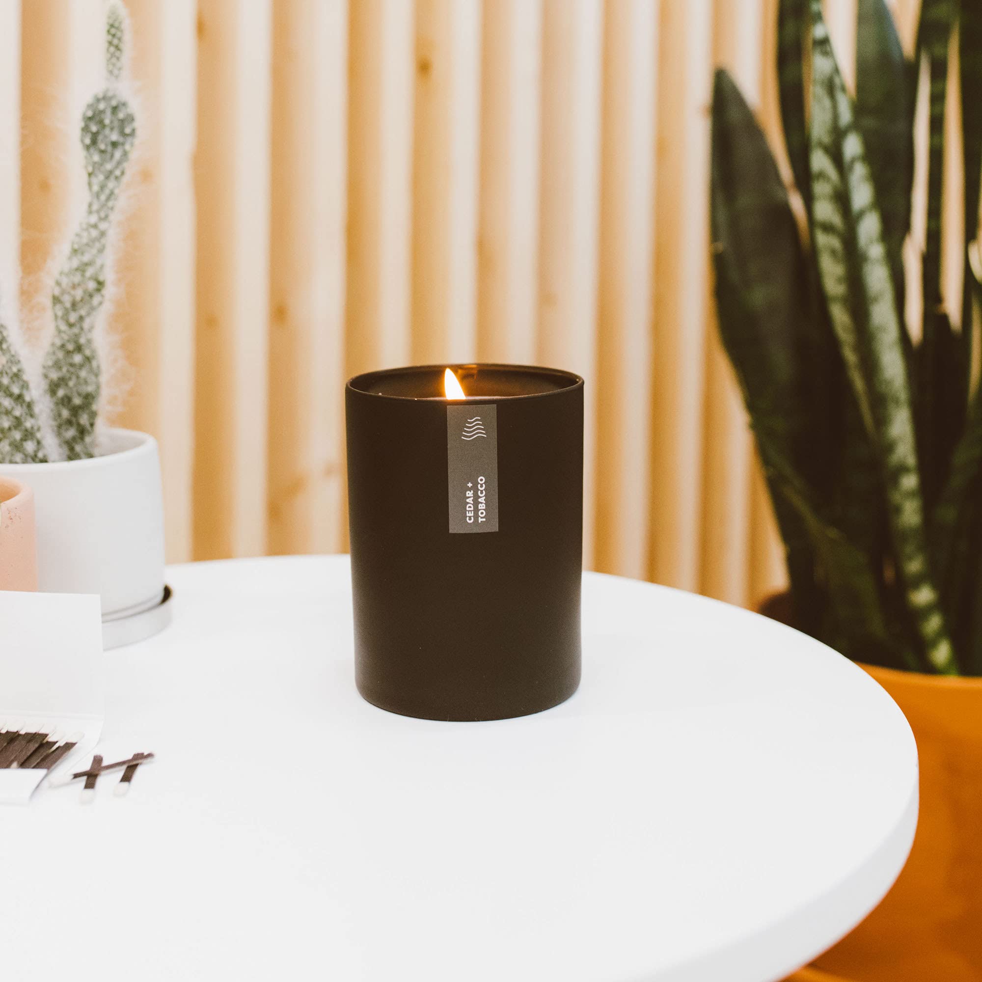 Calyan Wax Co. bougie cadeau luxueux prête à être offerte.