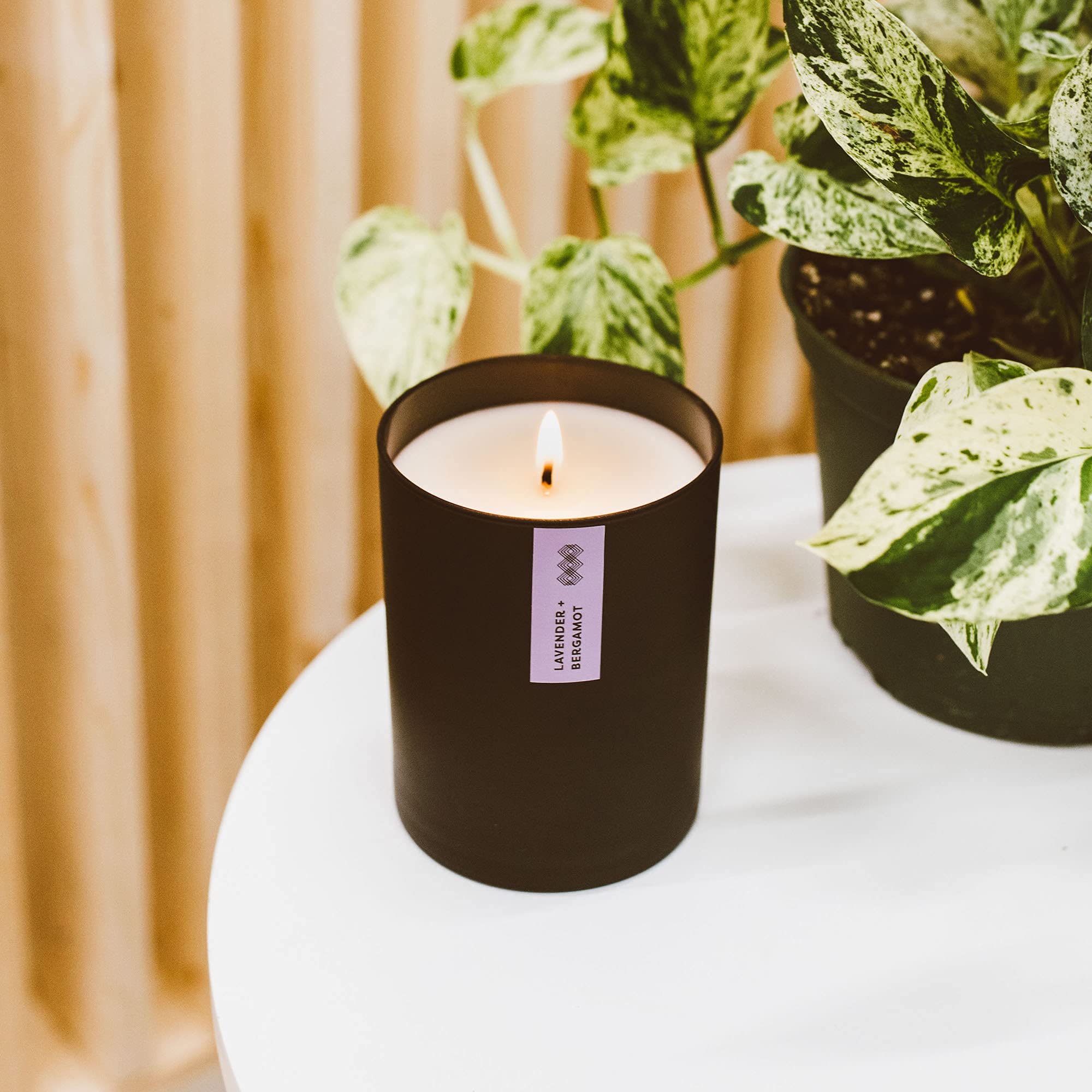 Bougie vegan Calyan Wax Co., Lavande Bergamote comme cadeau responsable.