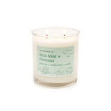 Calyan Wax Co Sea Mist & Freesia, brume marine et deux mèches pour un parfum équilibré.