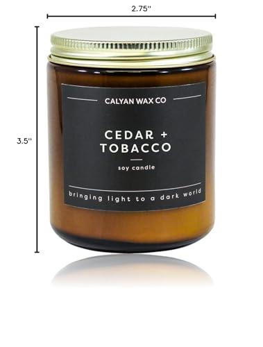Calyan Wax Co. Cadeau élégant, parfum cèdre-tabac, éveillant les sens.