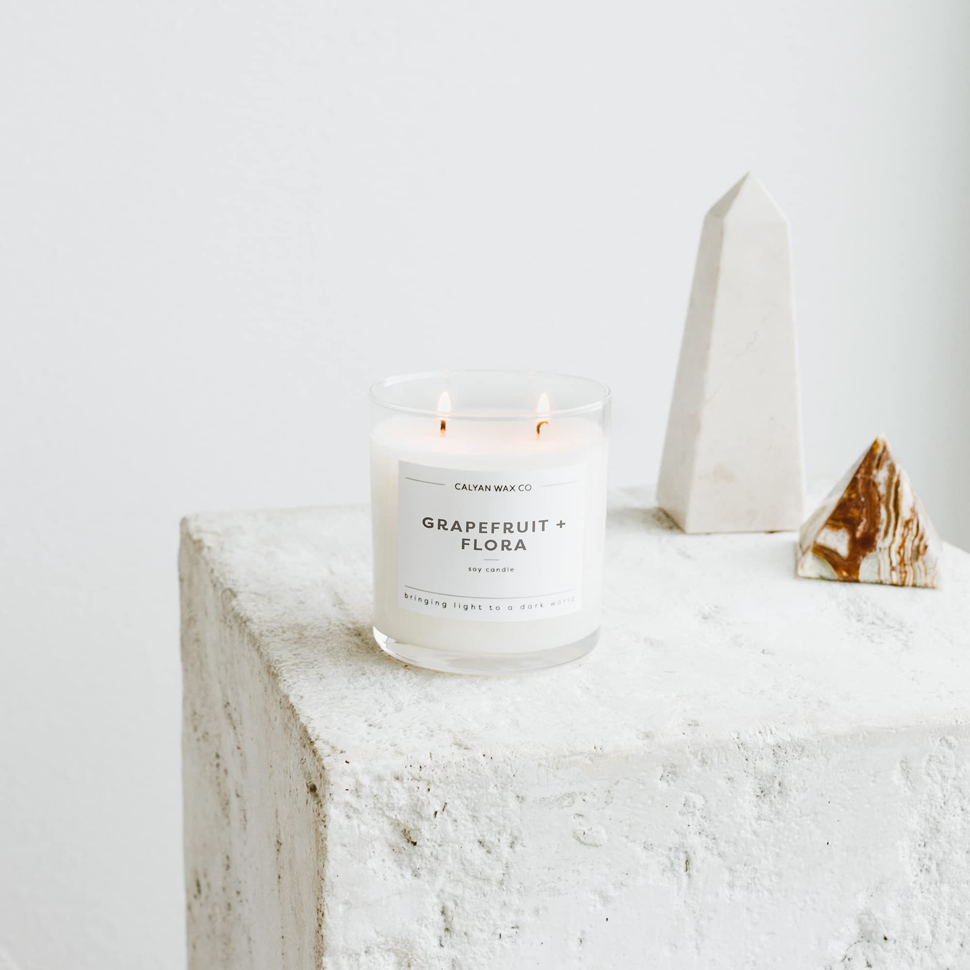 Idéal pour chambres spacieuses, Calyan Grapefruit Flora crée une ambiance raffinée.