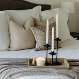 Éclairage doux Calyan Wax Co Lavande Bergamot dans un intérieur cosy