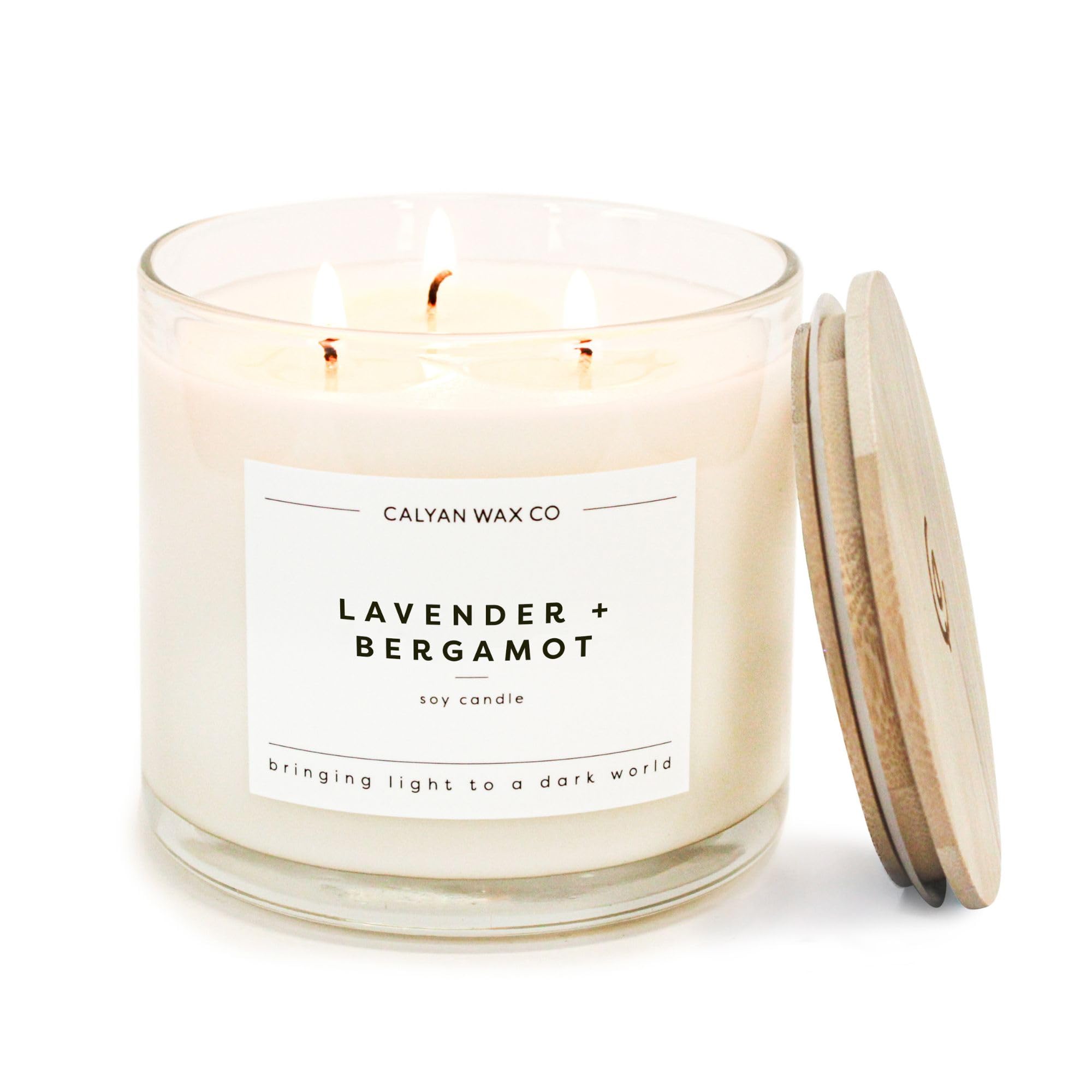 Bougie Calyan Wax Co Lavande et Bergamot, trois mèches, verre clair pour lumière douce