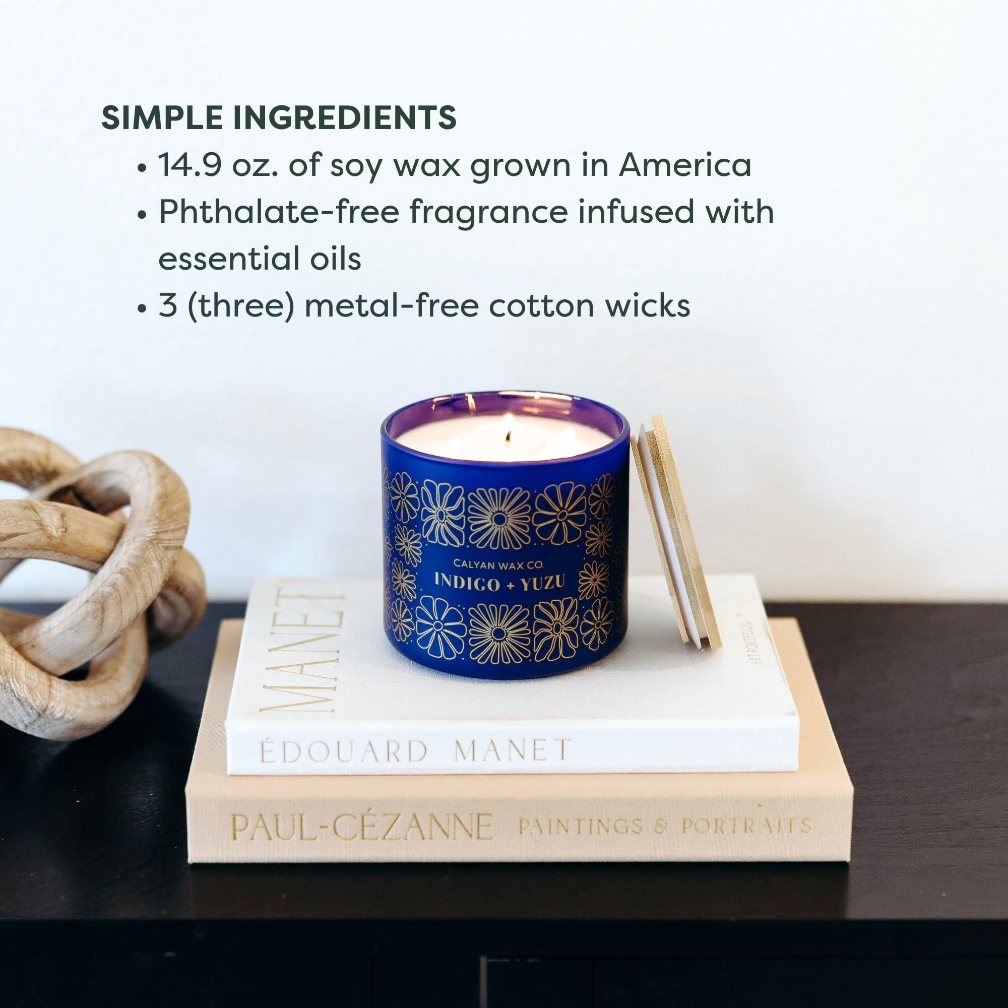 Calyan Wax Co. Notes citrus Yuzu et pamplemousse rouge enrichissent l'ambiance.