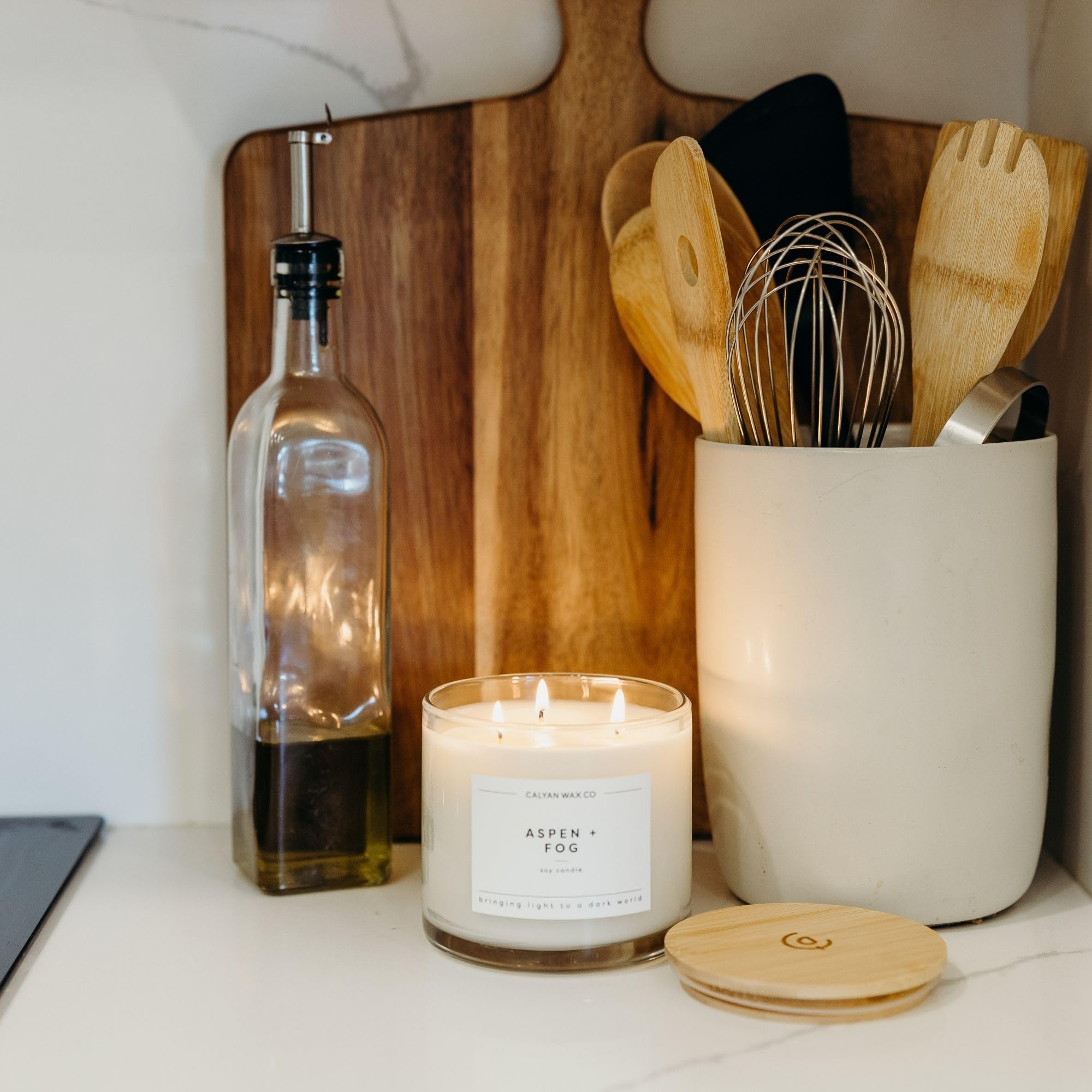 Parfum pin et cèdre, bougie Calyan Wax Co pour intérieur cosy