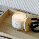 Calyan Wax Co. Vetiver et Tonka, cire 100% soja pour une combustion propre.