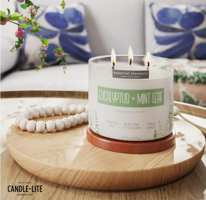 Bougie Candle-lite couleur écru, neutre et décorative.