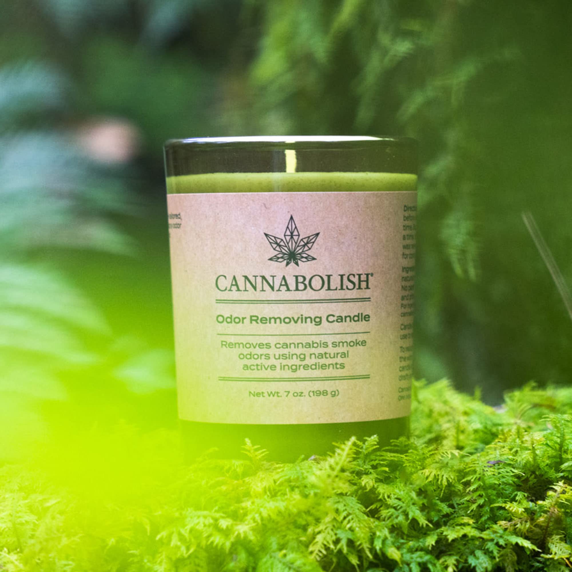 Lot de deux bougies Cannabolish, pratique et économique.