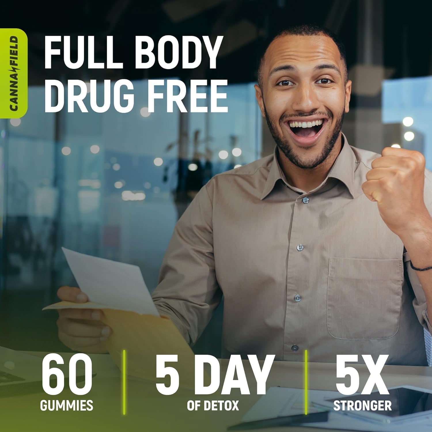 Une main tenant le pot CANNA FIELD Detox – routine detox pratique