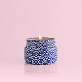 Capri Blue Bougie cire de soja bleu jean, ambiance luxe et durable.